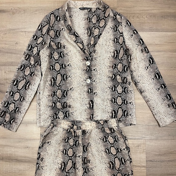 NWOT SNAKESKIN Coordinates - Picture 7 of 11